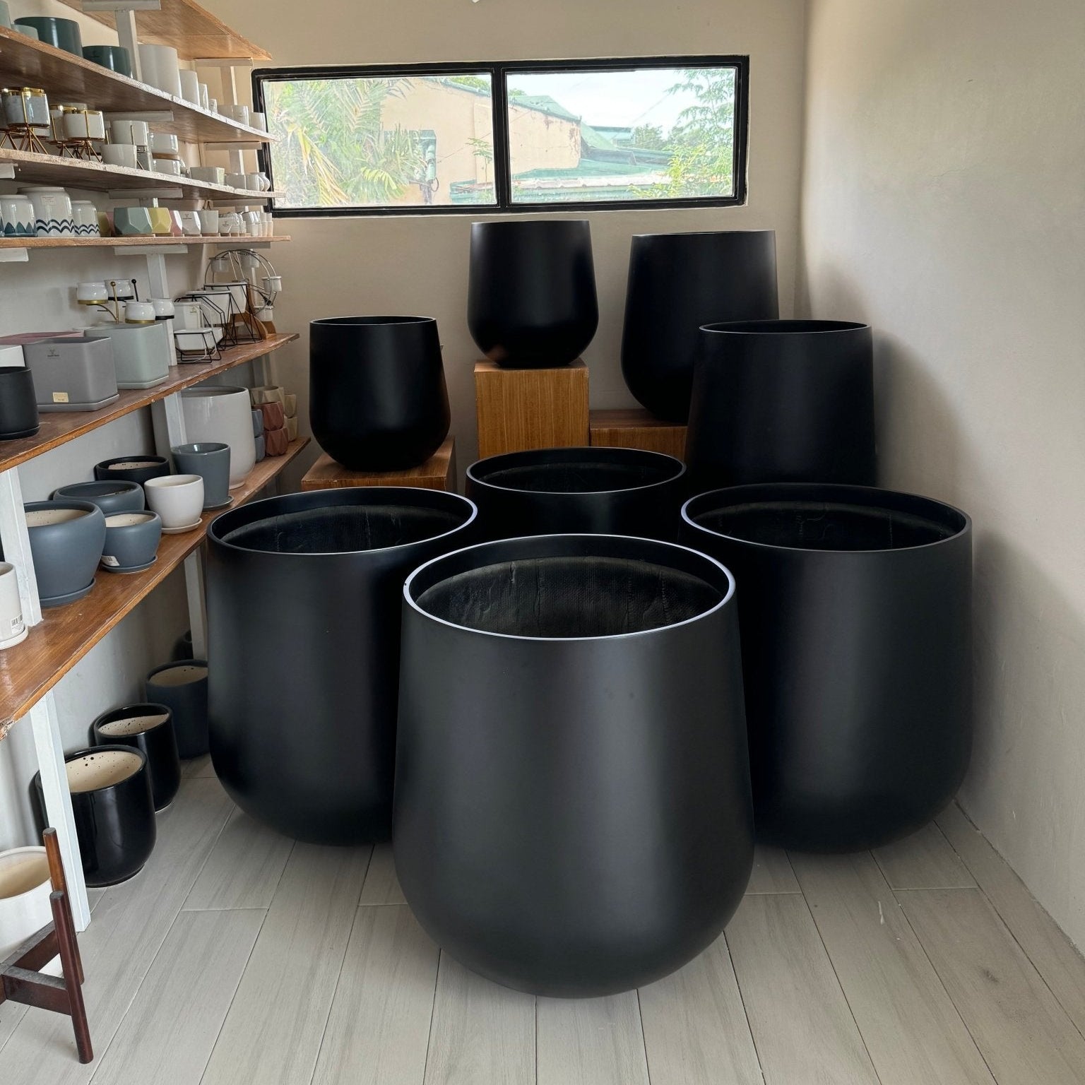 ALESSO Fiberglass Planter