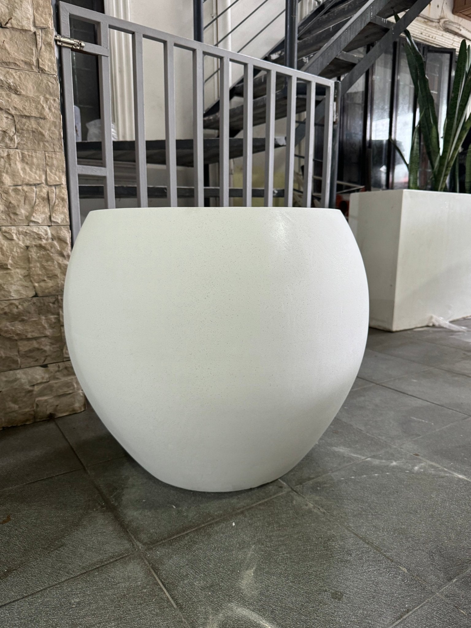 RUBY Round Fiberglass Planter - Pots For Plants